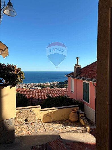 Casa trilocale in vendita in Via Leon Pancaldo, Alassio