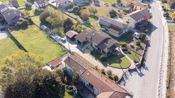 Casa trilocale in vendita in Via Correggio, Cento