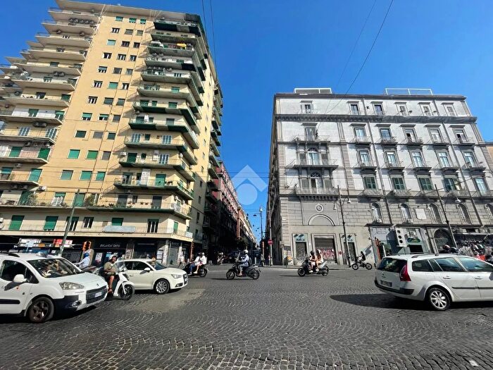 Appartamento con 5 locali in vendita in Via Miracoli, Napoli