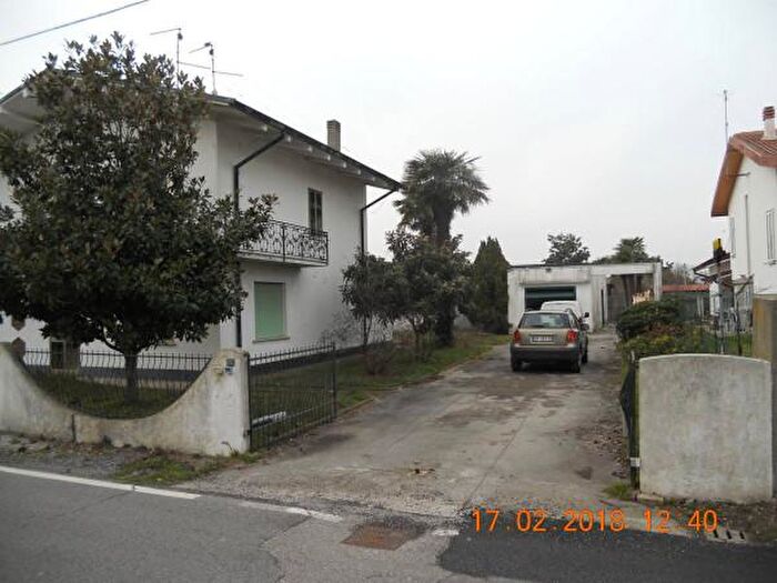 Casa con 6 locali in vendita in Via Febbraio, Riva del Po