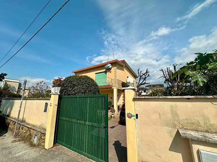 Appartamento trilocale in affitto in Viale delle Rose, Villaggio Giornalisti Poggio, Anzio