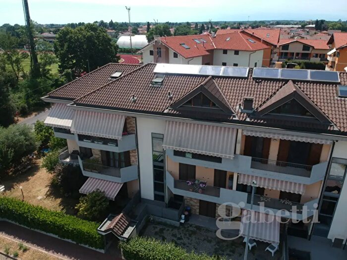 Appartamento trilocale in vendita in Via di Vittorio, Samarate