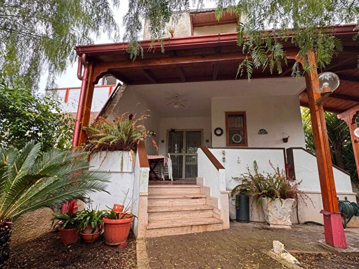 Casa con 5 locali in vendita in Via Viole Gandoli Leporano Taranto, Leporano