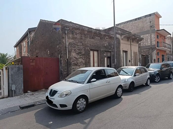 Casa con 9 locali in vendita in Via Marina, Fiumefreddo Di Sicilia