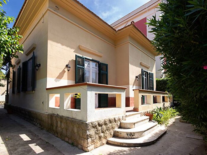 Casa quadrilocale in affitto in Viale Galatea, Mondello Valdesi, Palermo