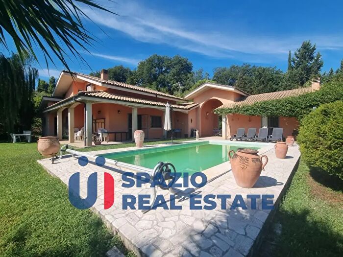 Casa con 5 locali in vendita in Contrada Collalto Pianell, Pianella