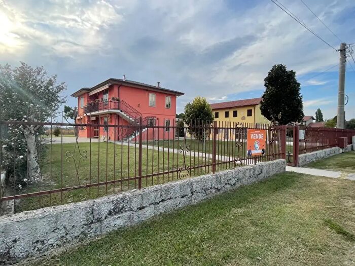 Casa trilocale in vendita in Via Ferraria, Boara Pisani