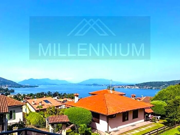 Casa con 7 locali in vendita in Meina