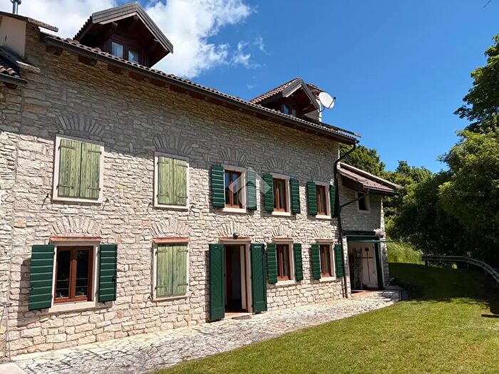 Casa con 5 locali in vendita in Via Cnotenar, Foza