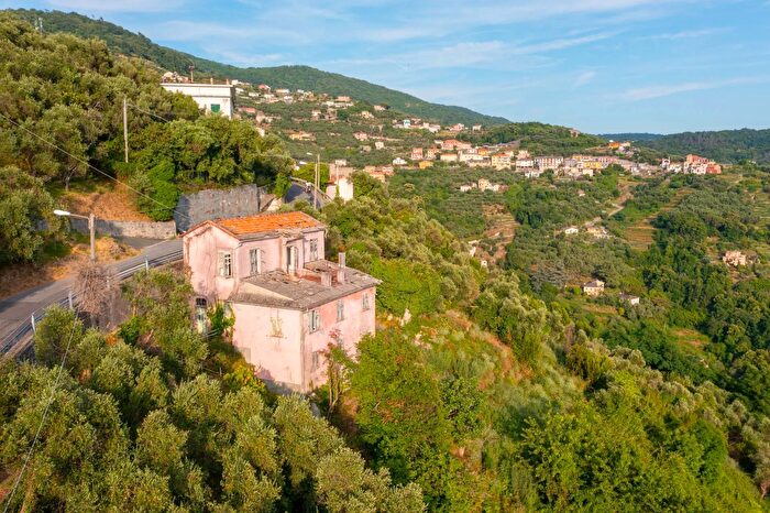 Casa con 9 locali in vendita in Via Cav Felice Cogorno, Cogorno