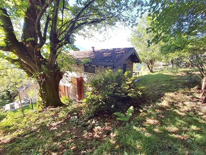 Casa quadrilocale in vendita in Località Montagna, Montemezzo