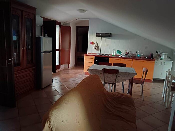 Appartamento trilocale in affitto in Via Raffaello Sanzio, Roges, Rende