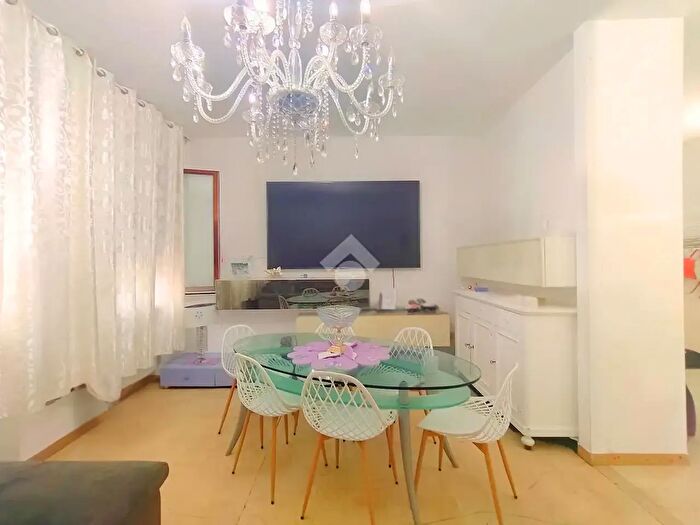 Appartamento con 5 locali in vendita in Via Sant'Agata, Ravenna