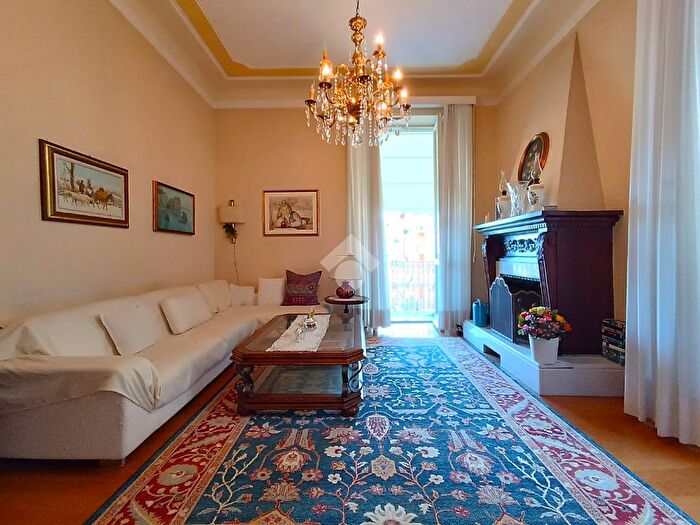 Appartamento con 9 locali in vendita in Corso G Garibaldi, Sanremo