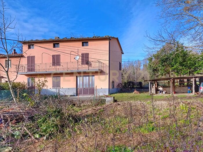 Casa con 8 locali in vendita in Via del Passerino, Santa Fiora