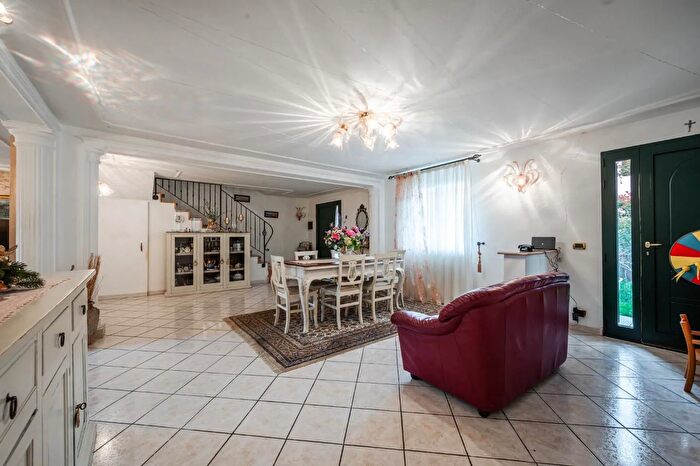 Casa con 12 locali in vendita in Via Sigmund Freud, Reggio Emilia