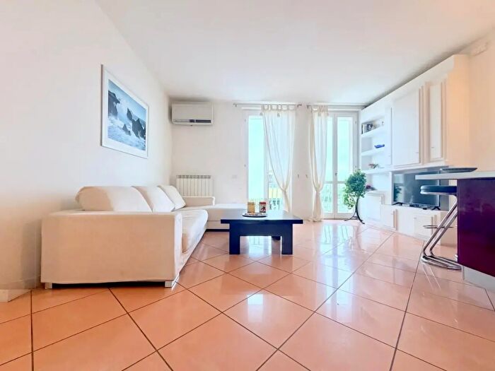 Appartamento trilocale in vendita in Pietrasanta