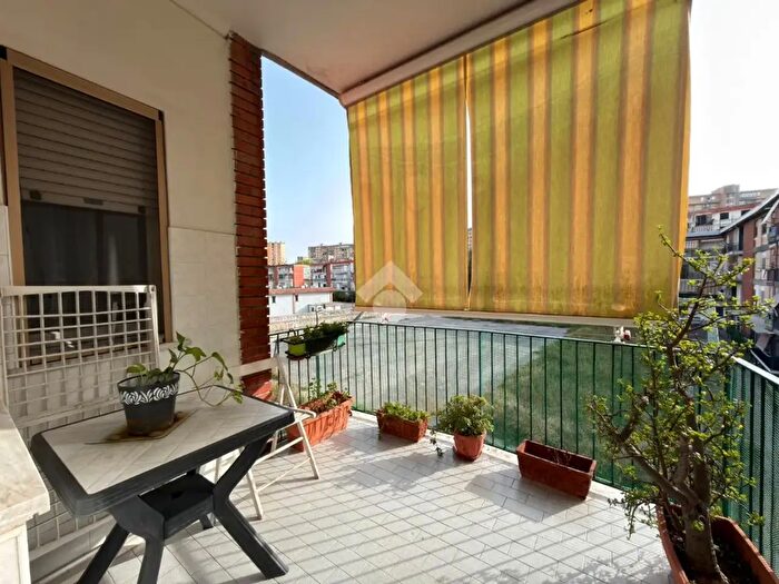 Appartamento trilocale in vendita in Via della Maiella, Napoli