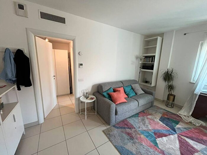 Appartamento monolocale in affitto in Via Giulio Belinzaghi, Farini, Milano