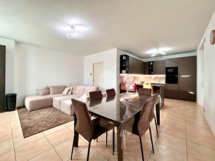 Appartamento trilocale in vendita in Via dei Fiori, Capriolo