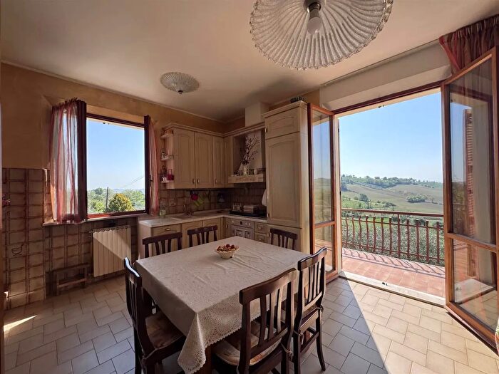 Casa con 6 locali in vendita in Contrada Sant Isidoro, Mondavio