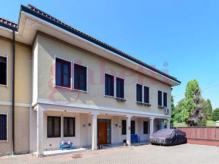 Casa trilocale in vendita in Via Marconi, Arosio