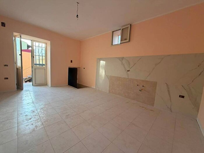 Appartamento trilocale in affitto in Via Napoli, Centro, Maddaloni