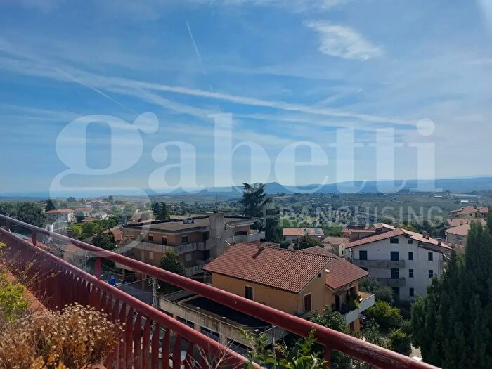 Appartamento con 12 locali in vendita in Stradale della Madonna, Controguerra