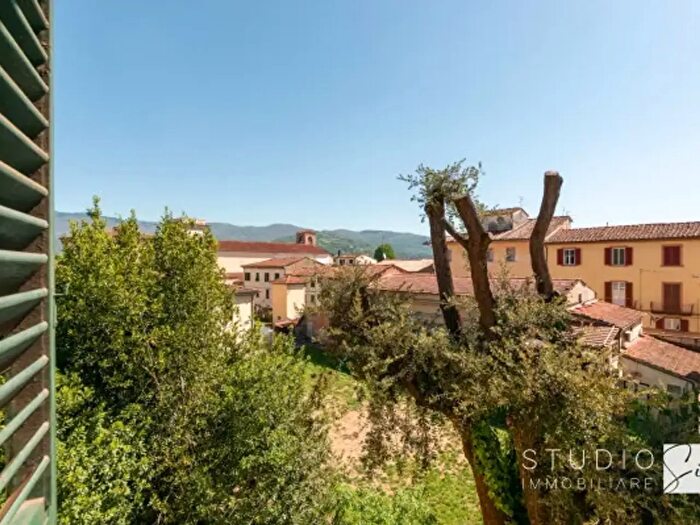 Appartamento quadrilocale in vendita in Via del Can Bianco, Pistoia