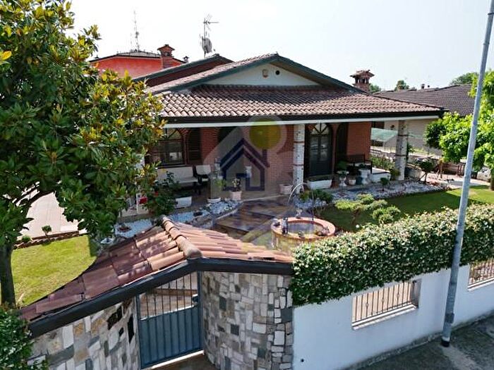 Casa quadrilocale in vendita in Via Donatori del Sangue, Corte de Cortesi con Cignone