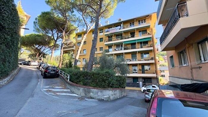 Appartamento con 6 locali in vendita in Via degli Albanesi, Genova
