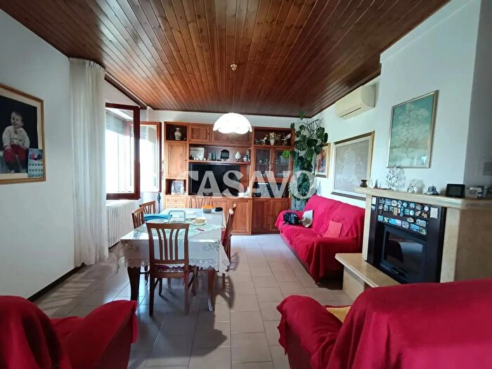 Casa con 15 locali in vendita in Frazione SantAndrea, Civitella Del Tronto