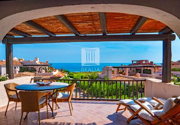 Appartamento trilocale in vendita in Via dei Velieri, Arzachena