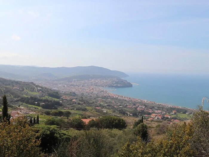 Casa con 7 locali in vendita in Via Luigi Pirandello Snc, Agropoli