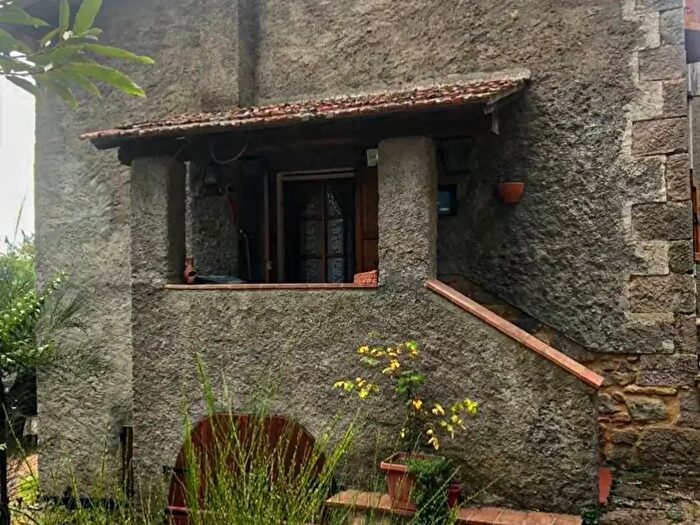 Casa quadrilocale in vendita in Abbadia San Salvatore