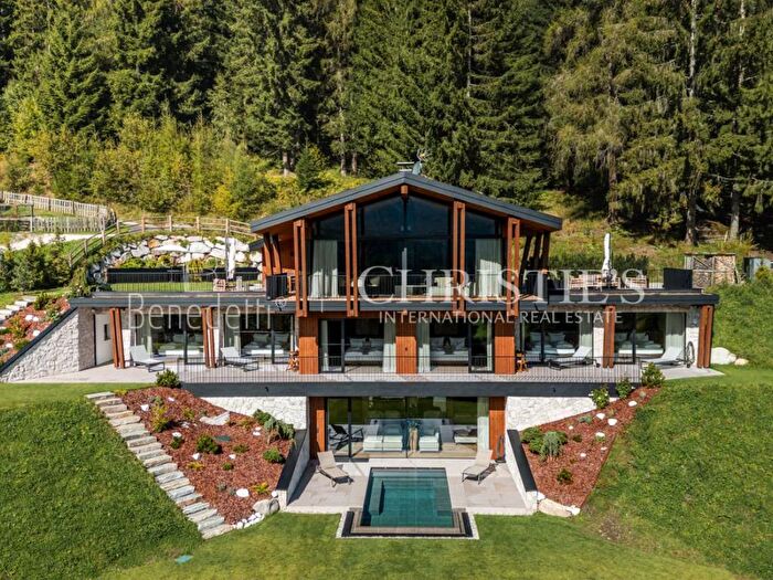 Casa con 6 locali in affitto in Valdaora