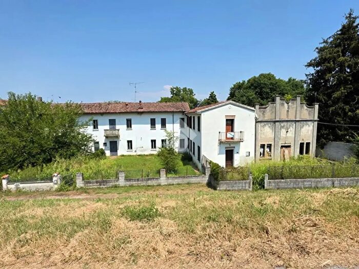 Casa con 6 locali in vendita in Via Argine, Borgo Virgilio