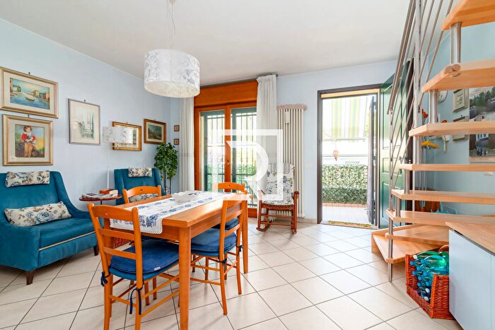 Appartamento trilocale in vendita in Via Fienilone l Cervia, Cervia