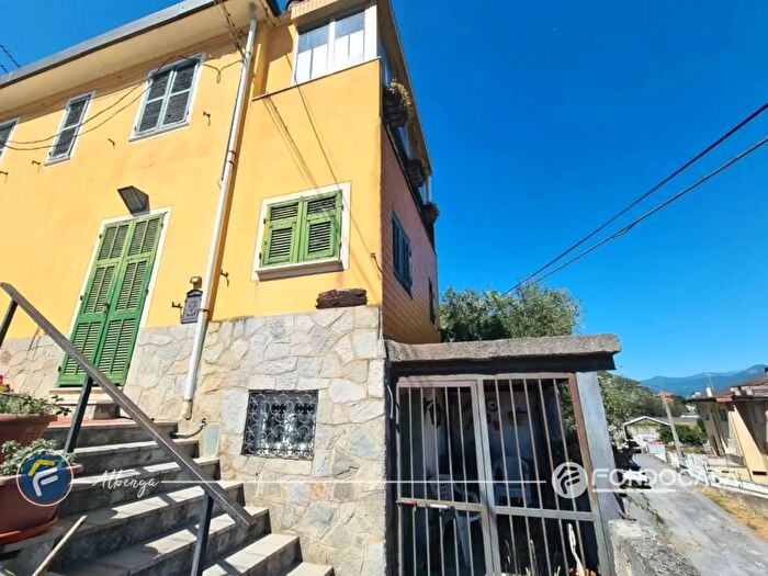 Casa quadrilocale in vendita in Via San Calocero, Albenga