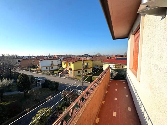 Appartamento trilocale in vendita in Via Giovanni Pascoli, Villafranca Padovana
