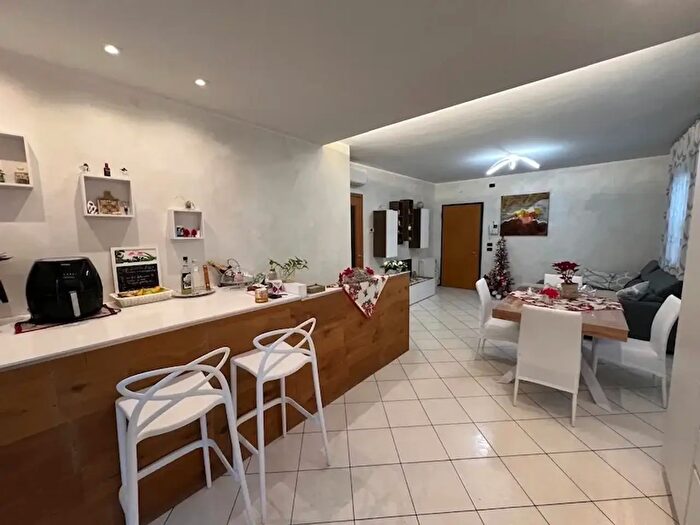 Appartamento quadrilocale in vendita in Campagna Lupia