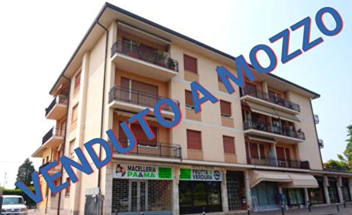 Appartamento trilocale in vendita in Via Alfredo Piatti, Mozzo