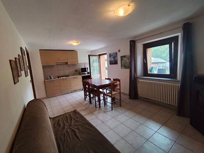 Appartamento trilocale in affitto in Frazione Chaveroullaz, Allein