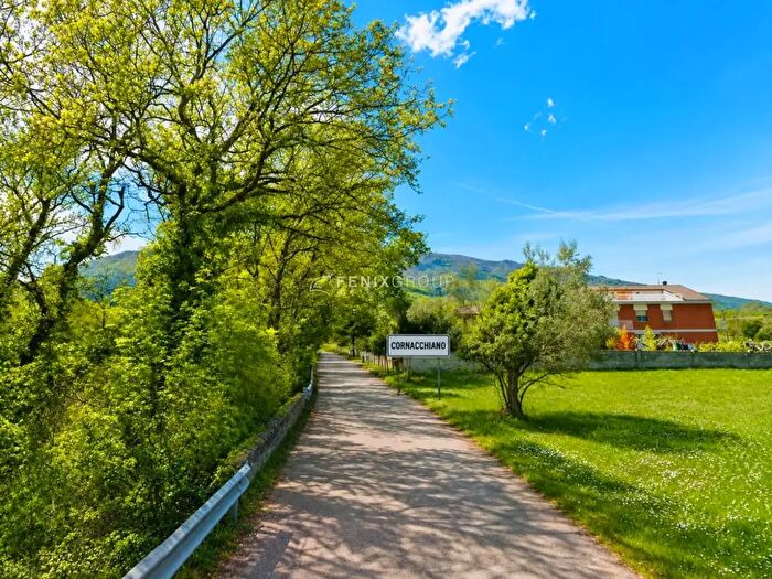 Appartamento trilocale in vendita in Via Principale Cornacchiano, Civitella Del Tronto