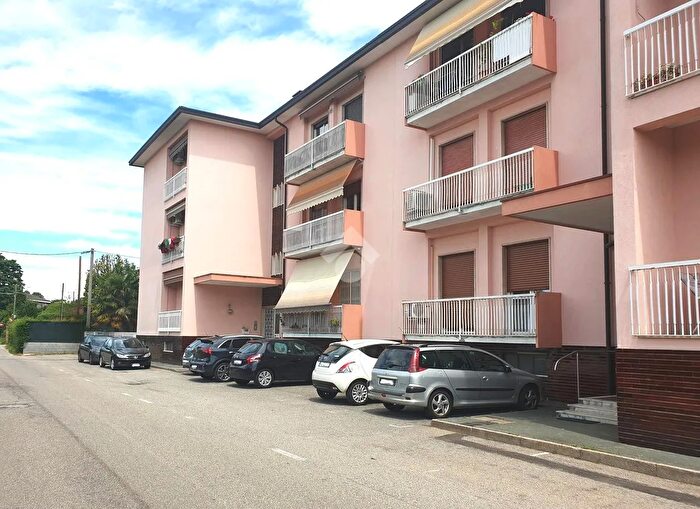 Appartamento trilocale in vendita in Via Cesare Correnti, Gallarate
