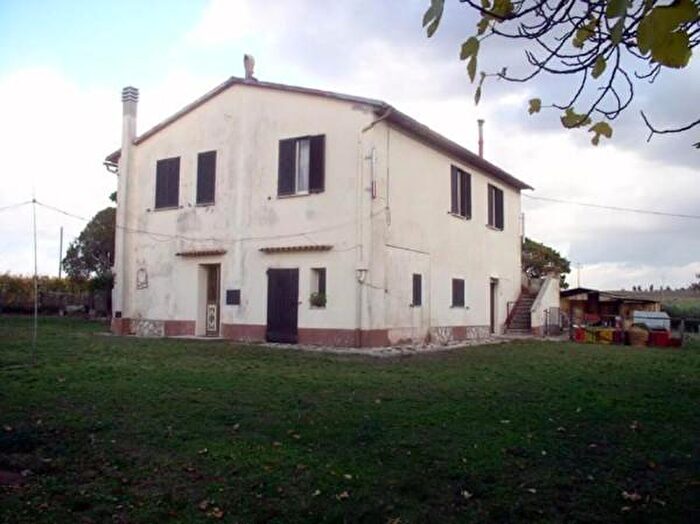 Casa con 6 locali in vendita in Pitigliano