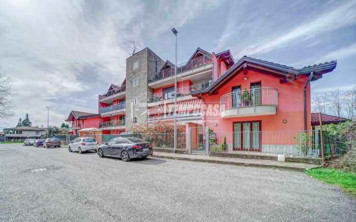 Appartamento trilocale in vendita in Via I Bianco, Somma Lombardo