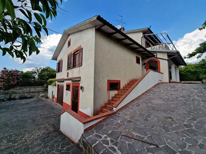 Casa con 12 locali in vendita in Via Giacomo Matteotti, Montecastrilli