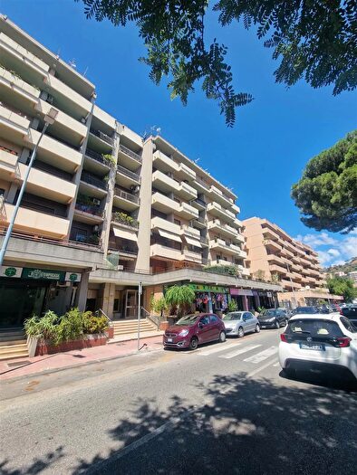 Appartamento con 6 locali in vendita in Viale Regina Elena Messina, Messina