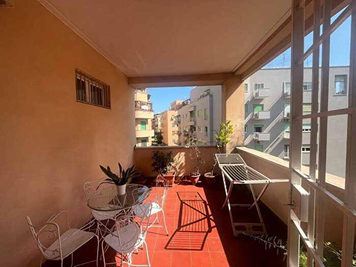 Appartamento con 5 locali in affitto in Via Lorenzo il Magnifico, Bologna, Roma